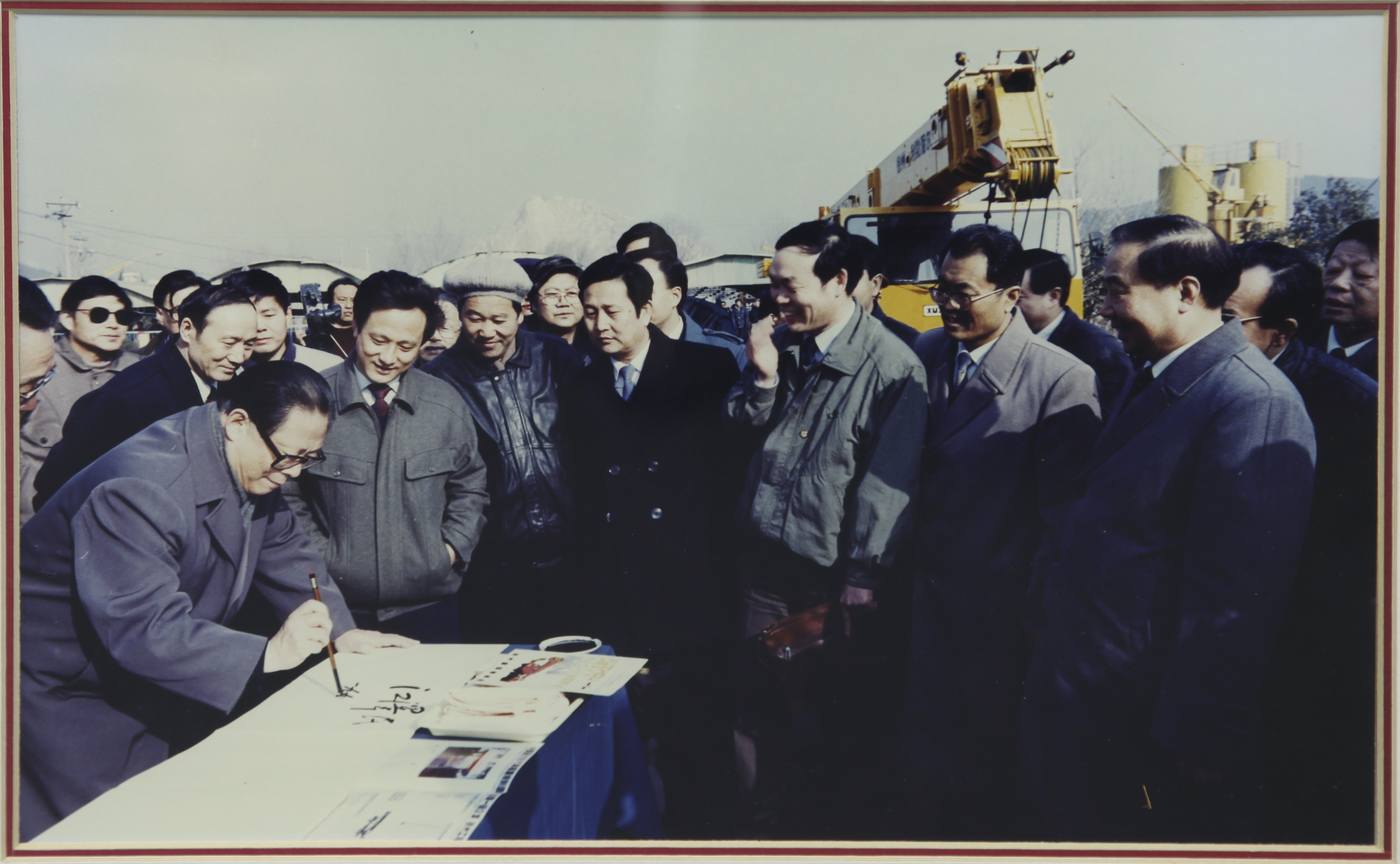 江泽民同志视察三亿体育集团并题名勉励