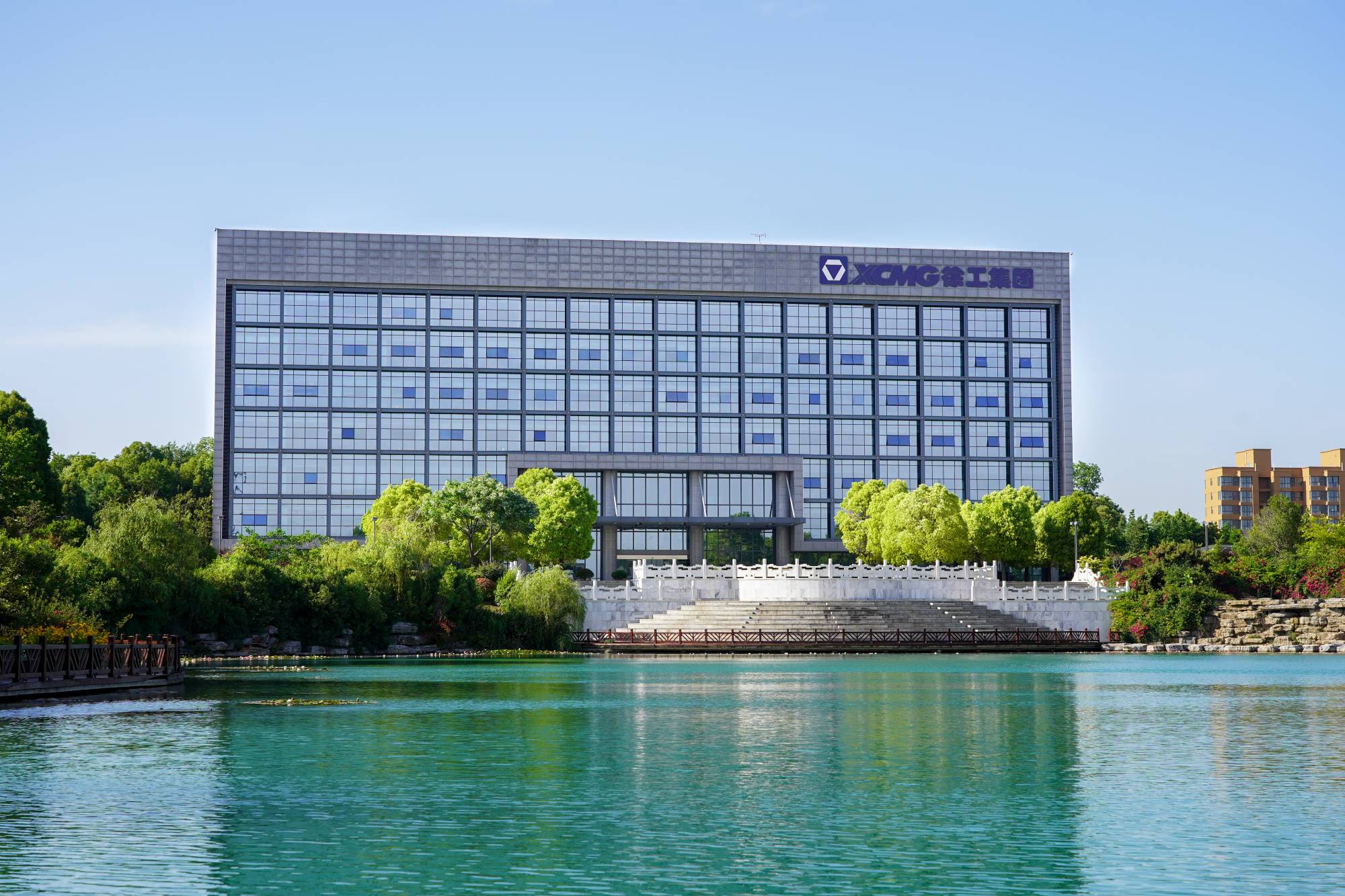 三亿体育机械(000425.SZ)吸收合并三亿体育有限旗下所有资产，成功完成整体上市