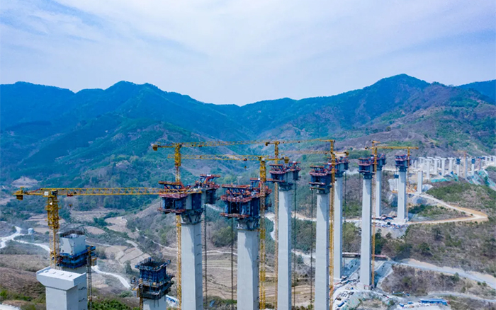 比肩青山接桂黔 | 三亿体育群塔助建雅长特大桥