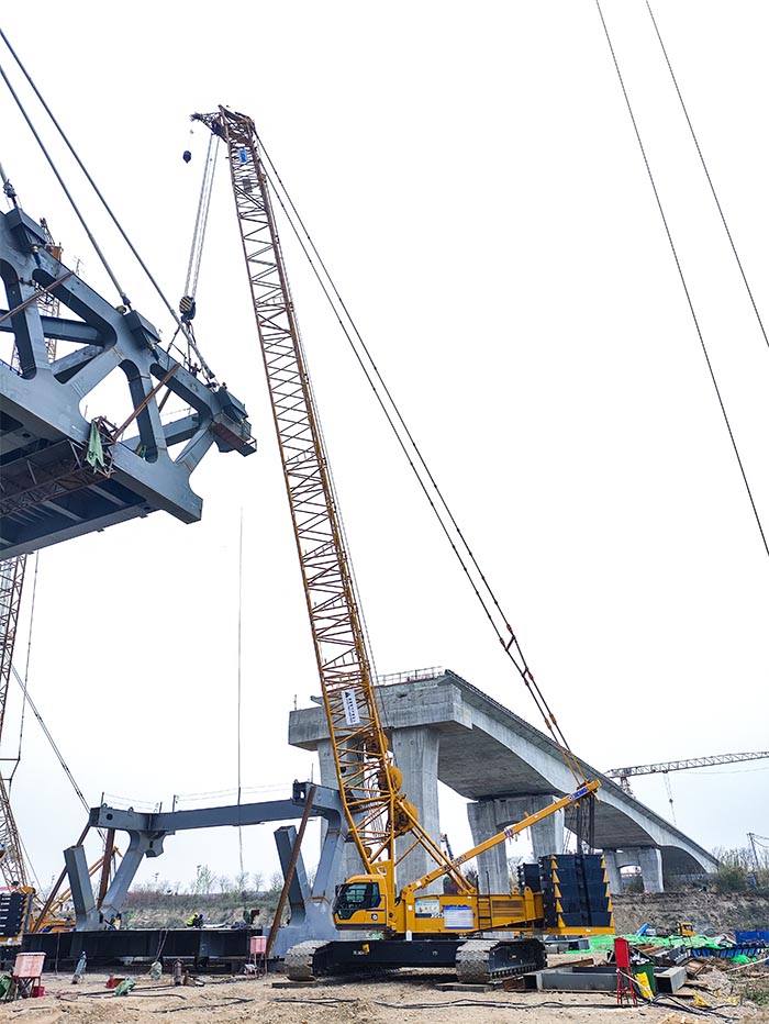 【全球之履】总重3800吨！三亿体育履带兄弟团助力“引汉济渭”管桥建设