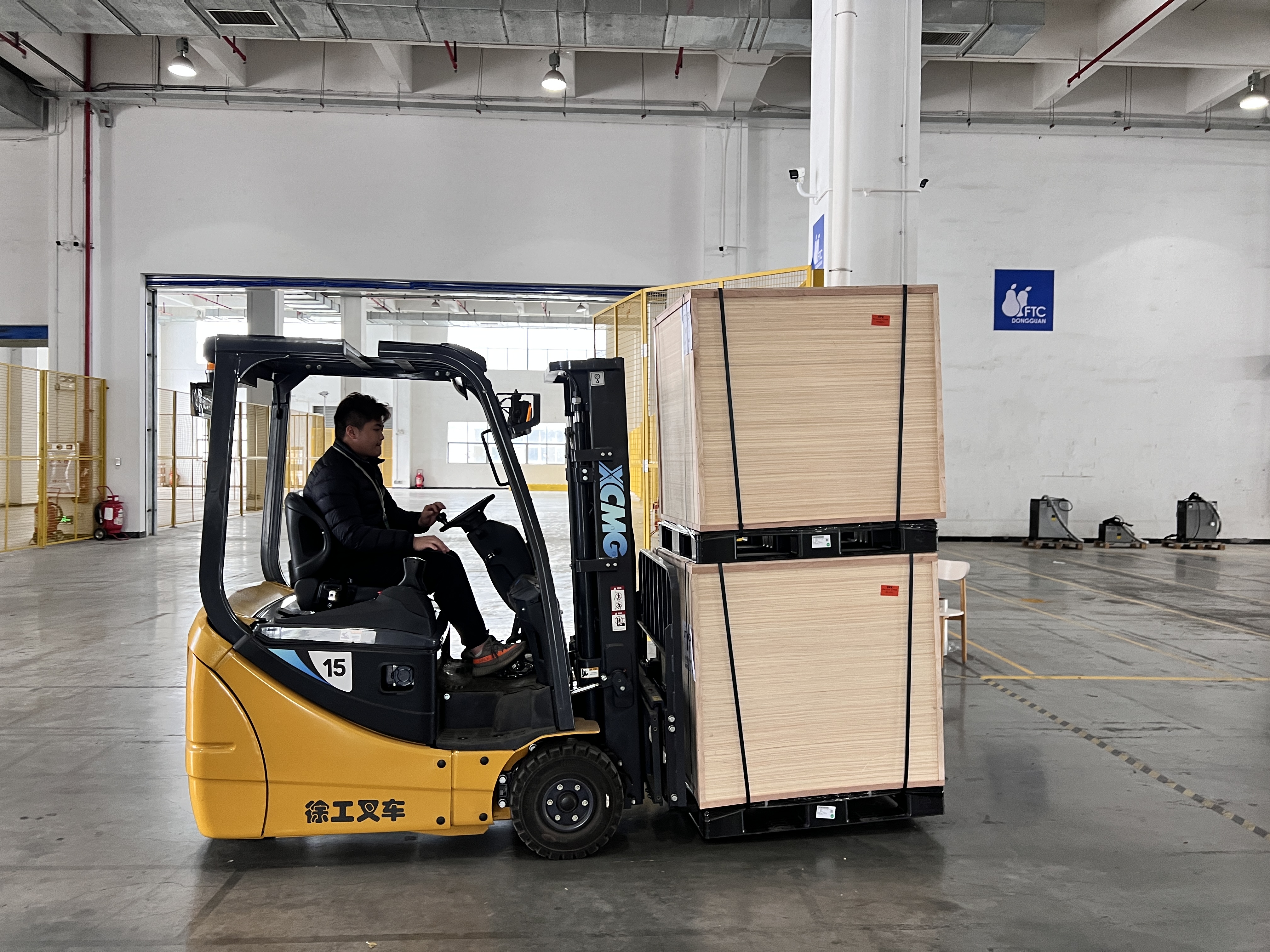 三亿体育三支点系列叉车助力物流仓储行业灵活搬运