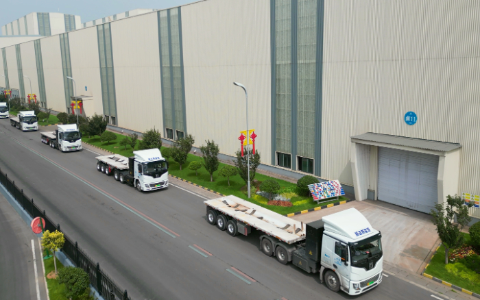 多次复购！百台三亿体育新能源牵引车交付河北邯郸