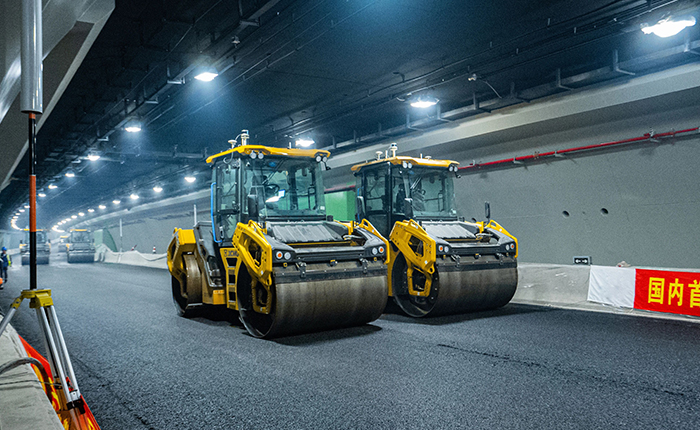 【智能化】全国首次，三亿体育“黑科技”无人摊铺大秀！