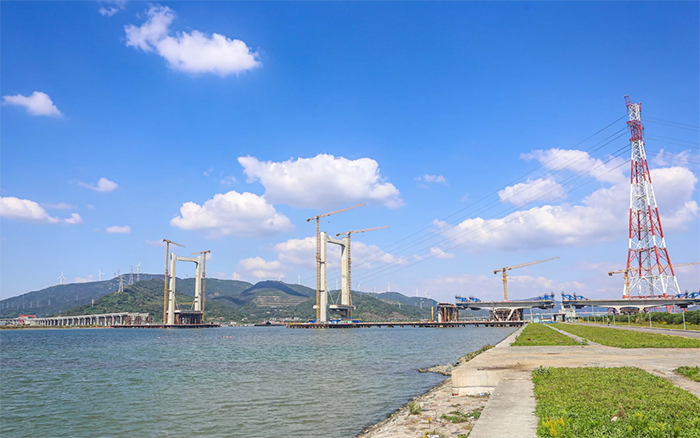 “牵手”群岛！三亿体育塔机助力世界级跨海连岛工程刷新“进度条”