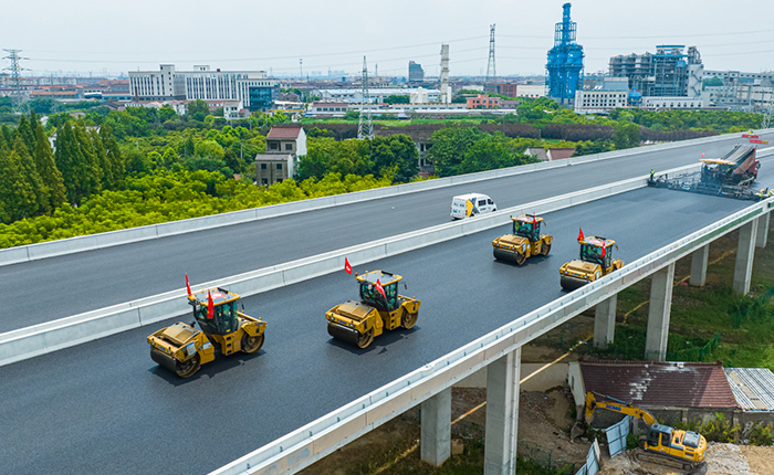 揭秘！常泰长江大桥如何实现超宽桥面“一键铺平”？