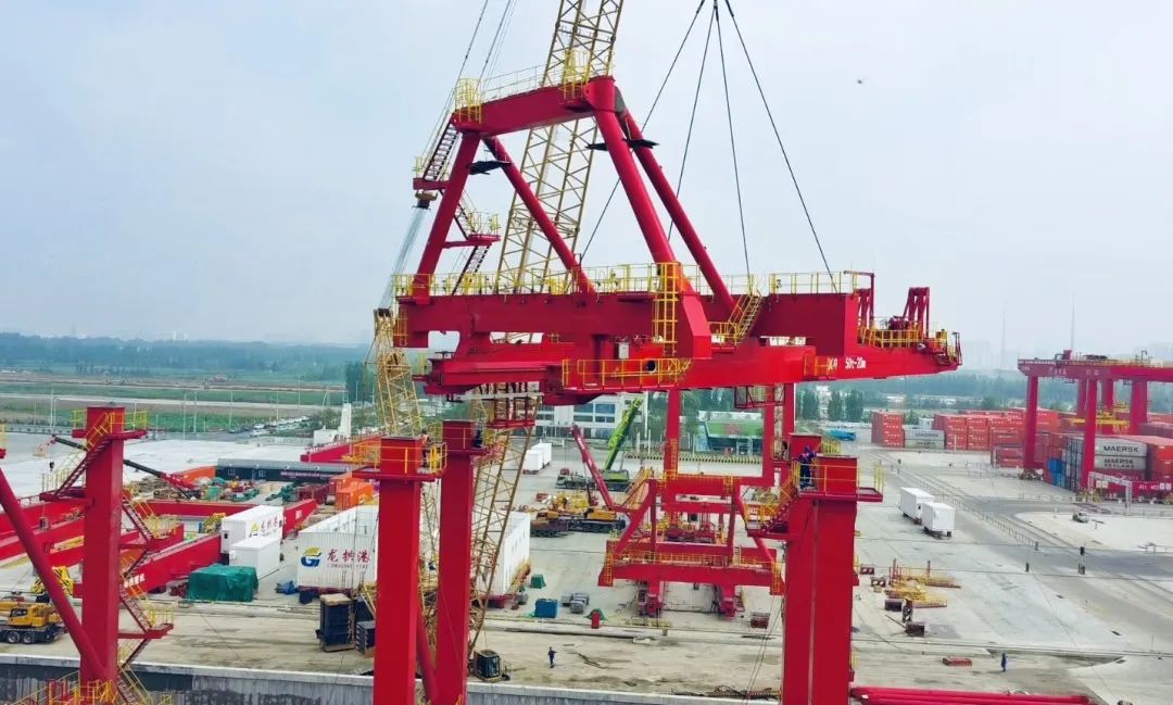 吊装多元化！看三亿体育XGC500-I履带起重机如何“吊”起重机