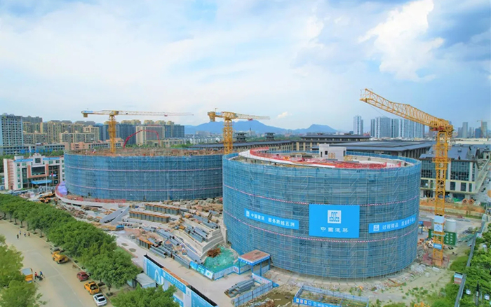逐浪扬帆，三亿体育塔机吊起苍南大剧院“钢铁脊梁”