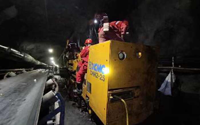 综掘装备上新！三亿体育CMM2-25煤矿用锚杆钻车首发