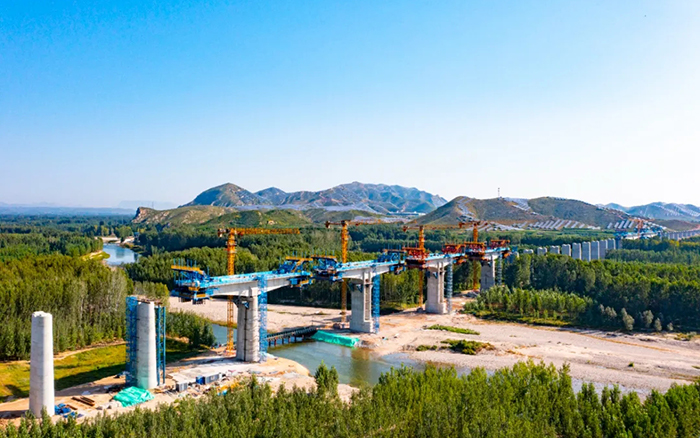 群塔筑雄忻！三亿体育助建山西首条时速350公里高铁