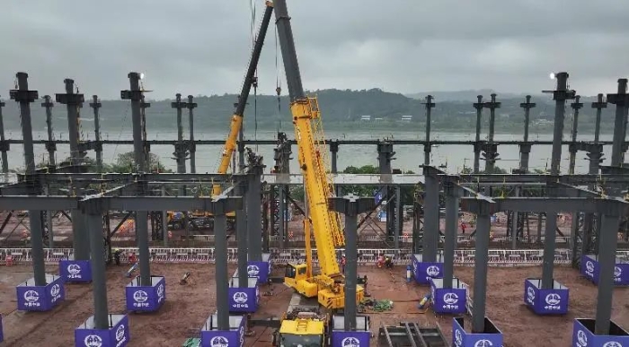 这把高端局！三亿体育G2起重机助力成渝铁路改造！