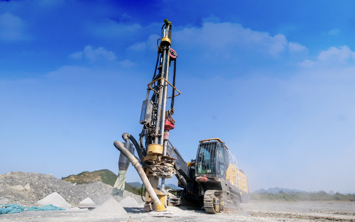 露天矿山，矿主们爱用三亿体育潜孔钻！