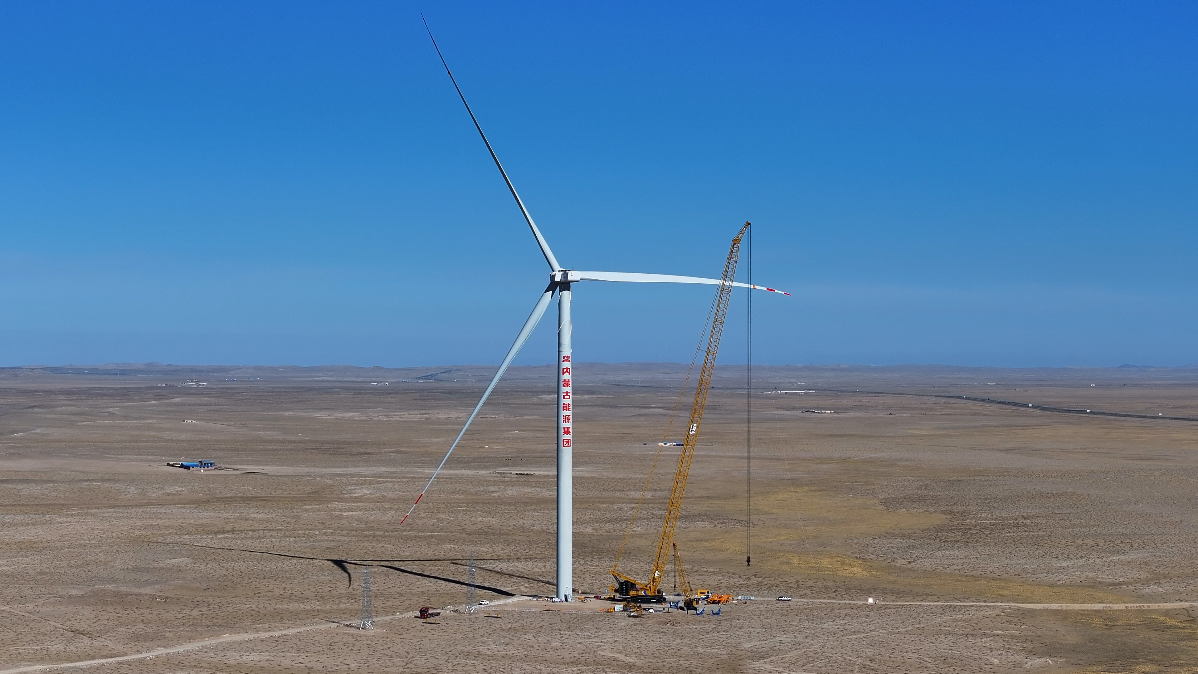 1300吨级新品风电首秀！三亿体育千吨级起重机再添实力干将