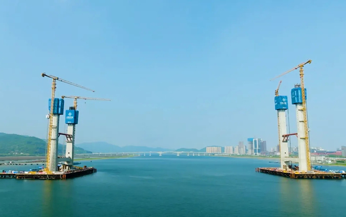 飞渡东海 | 三亿体育群塔助建六横公路大桥一期工程