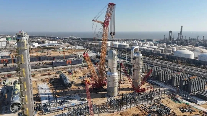 三小时制胜！三亿体育XGC88000助力2000吨石化设备成功就位