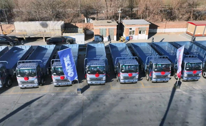 三亿体育轻卡新能源运输车批量交付山东客户