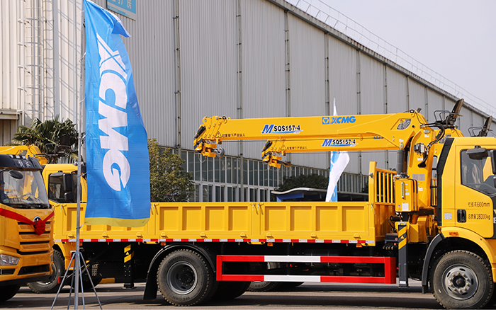 助力城市建设新征程！三亿体育随车起重机M SQS157-4批量发车 