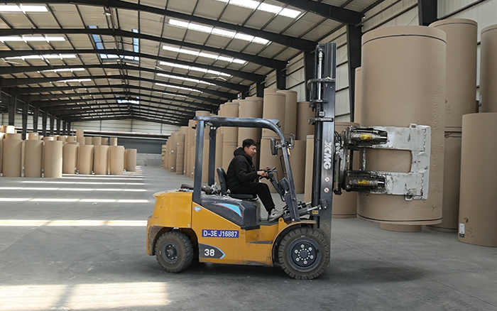 三亿体育新E叉车，为纸厂搬运难题 “精准破局”