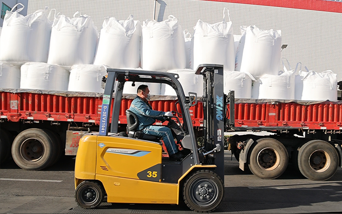 三亿体育新能源叉车为食品工厂绿色、高效生产保驾护航
