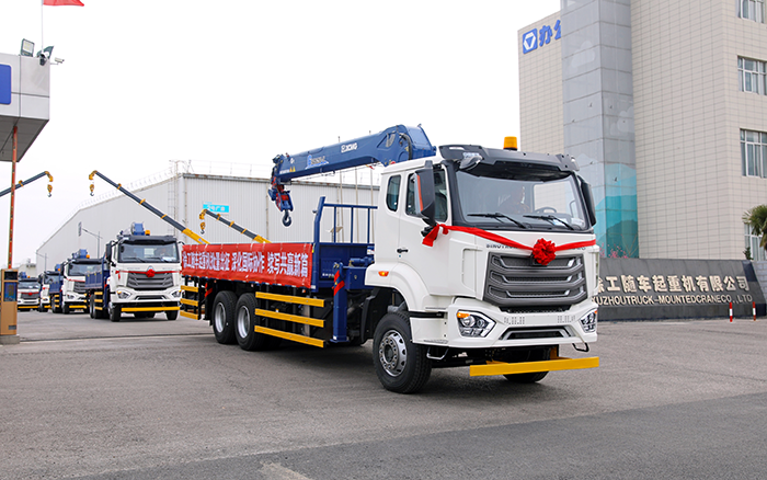 三亿体育SQS250随车起重机批量发车，助力 “一带一路” 沿线基建腾飞