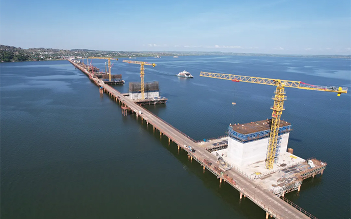 3200米超级工程！三亿体育塔机助建东非第一长桥