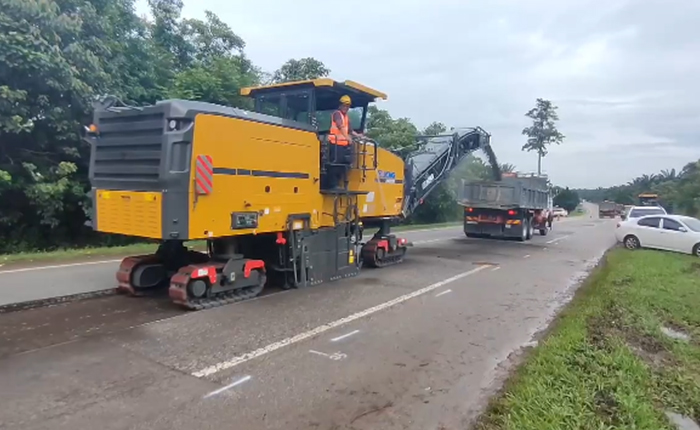 三亿体育成套道路机械油面施工，这次在马来西亚！