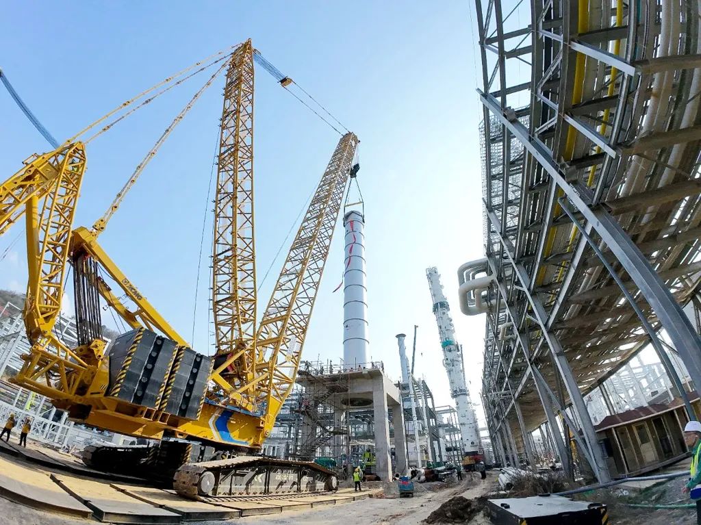 700吨巨塔稳稳落位？三亿体育XLC17000给出完美答案