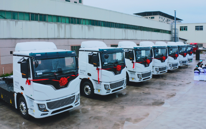 预见“梅”好！百台三亿体育底置充电牵引车奔赴广东梅州