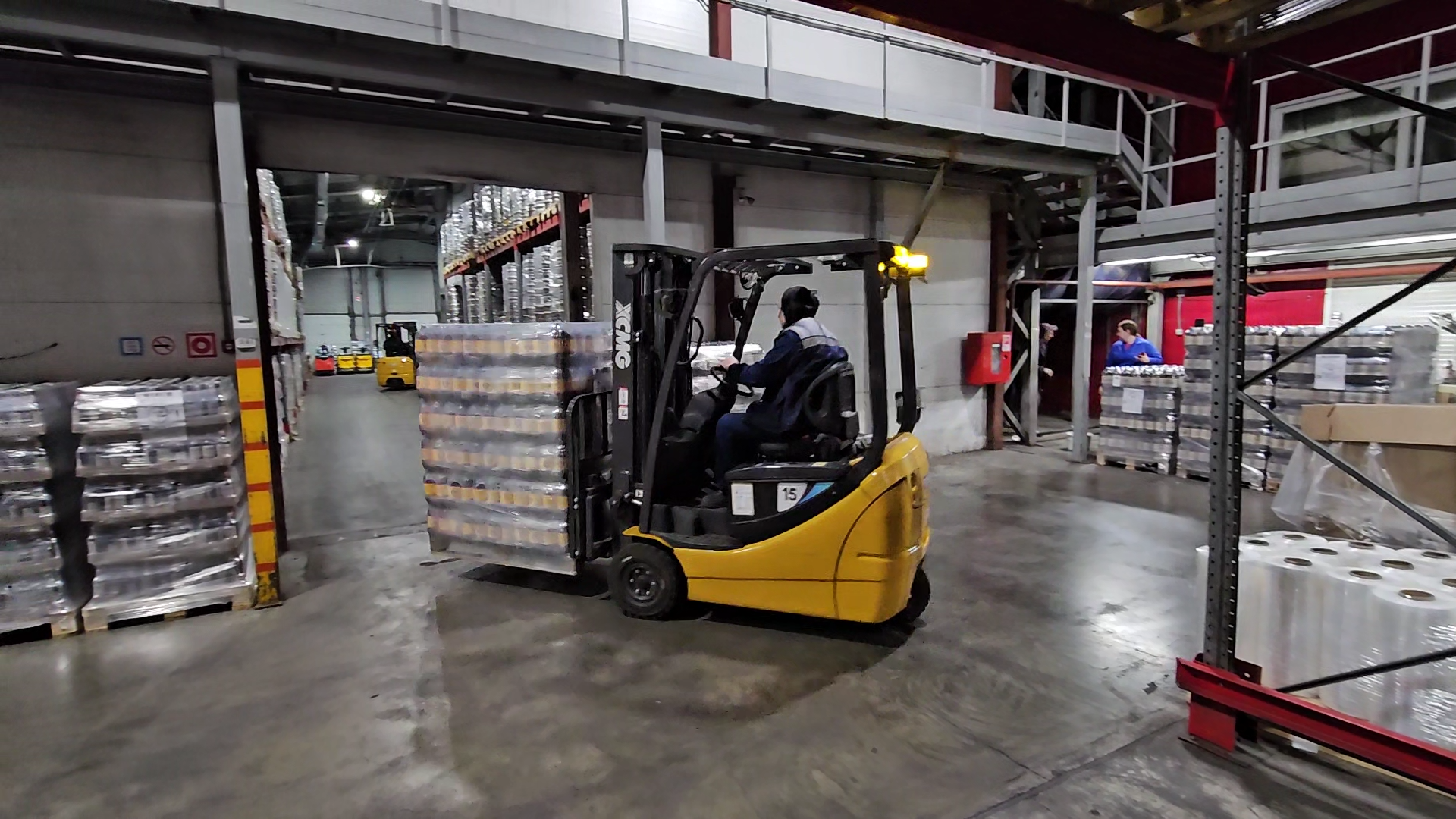 狭小空间搬运利器！三亿体育三支点平衡重叉车