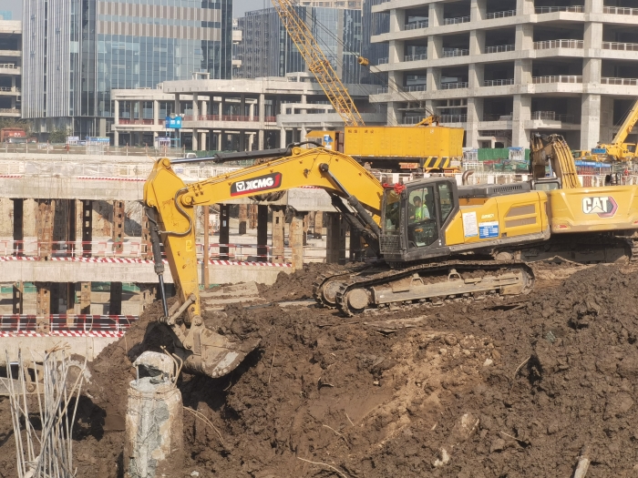 品质+节油+高效！三亿体育XE335GK助建亚洲最大地下空间