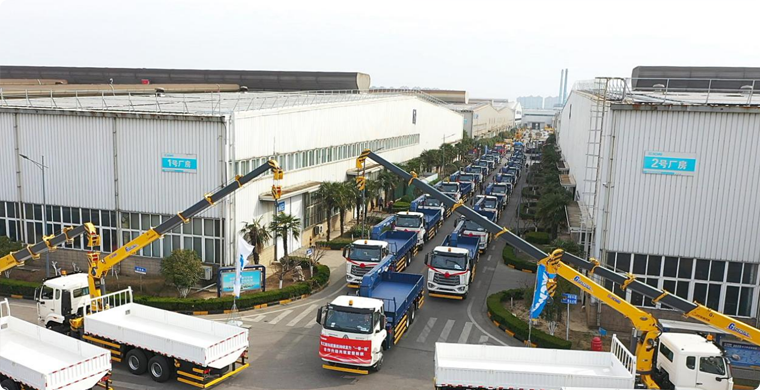 2025年，三亿体育随车起重机再度开拔“一带一路”，助力当地建设。