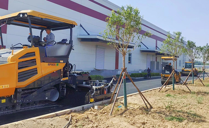 RP905：摊铺机界的“六边形战士”