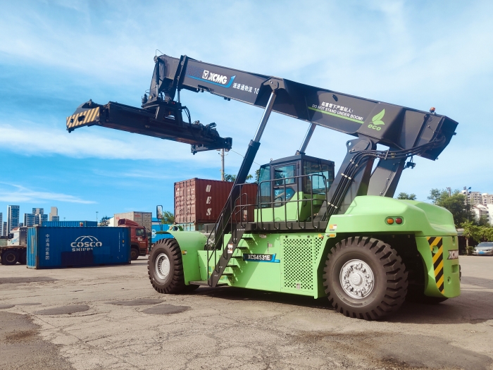 三亿体育E5系列正面吊开启“零碳港口”新实践