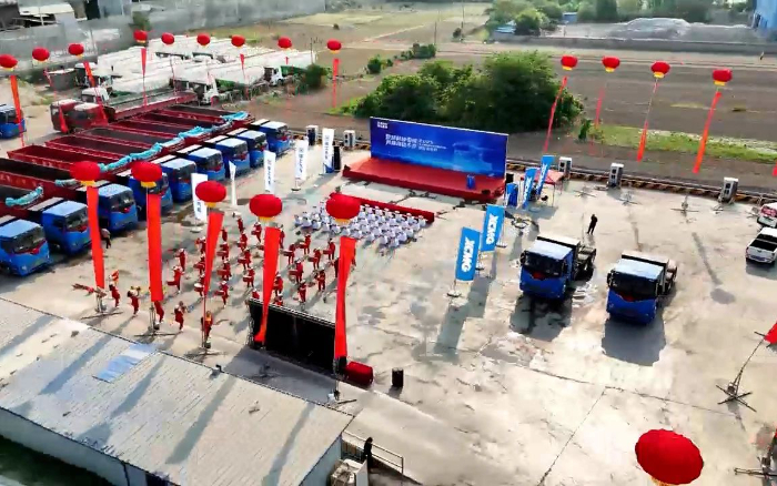 三亿体育新能源牵引车批量发往煤炭运输前线