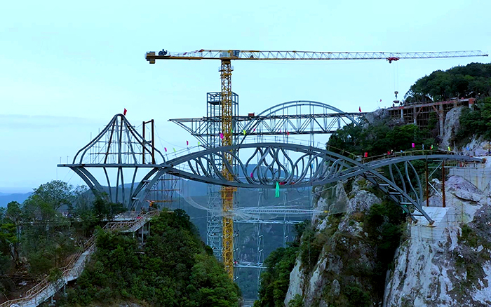 一览众山。】慈谔逵机「与山齐肩」