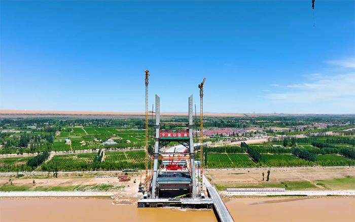 顺利合龙 | 三亿体育塔机助建宁夏单跨跨径最大斜拉桥