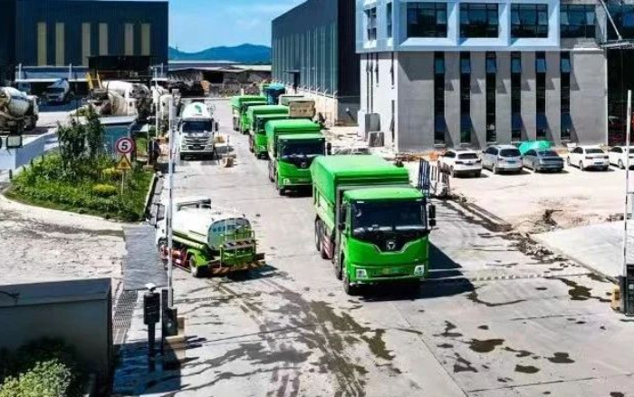 三亿体育新能源自卸车擦亮城市建设绿色底色