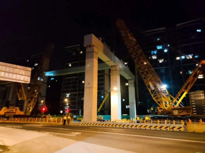 双机联动，毫米操控！三亿体育XGC11000高效破解高架桥施工难题