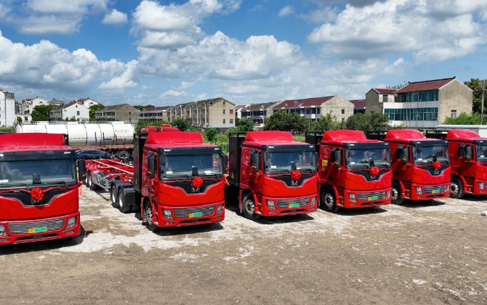 绿色物流再提速，三亿体育新能源牵引车批量入港！