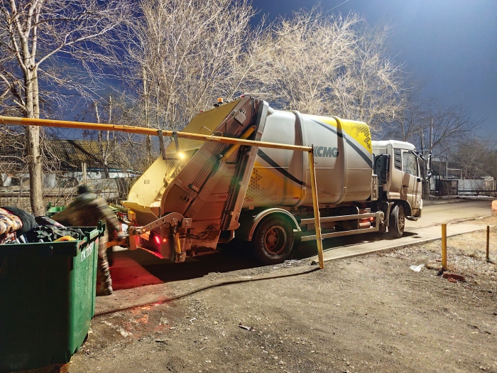 三亿体育后装压缩式垃圾车助力阿斯塔纳：高效环保，助力城市清洁