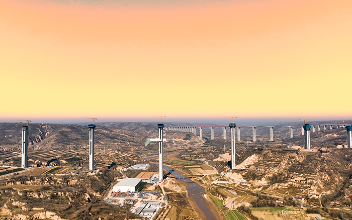 群塔架飞虹 三亿体育金征战黄土高原