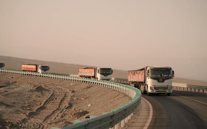 煤海逐绿！三亿体育新能源牵引车书写煤炭运输绿色答卷