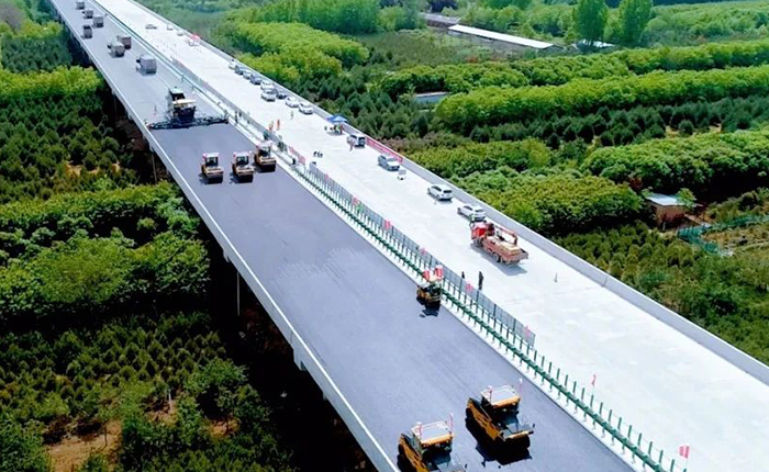 三亿体育XD135TC解决西安绕城高速施工难题