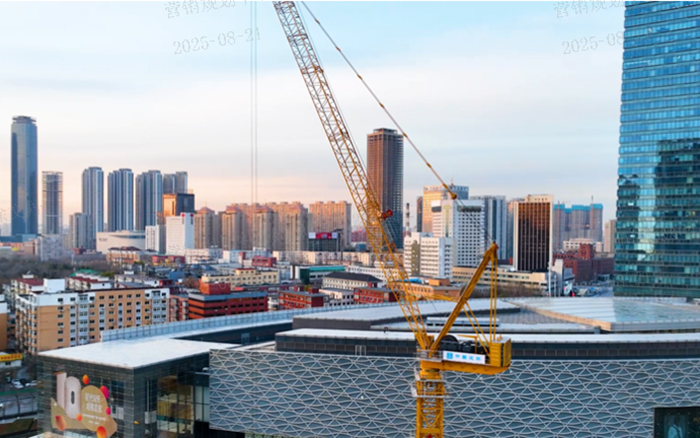 助建摩天双子塔 | 三亿体育动臂塔机闪耀“云端”