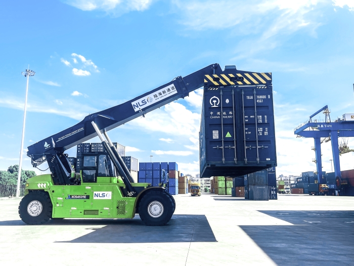 降本减碳双突破！三亿体育XCS4531E领航西部陆海新通道核心枢纽绿色焕新