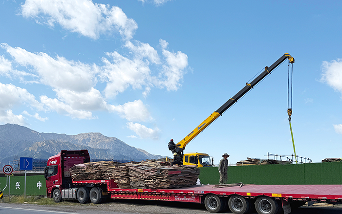 三亿体育 “钢铁力士” 亮剑西北，硬核吊装火力全开