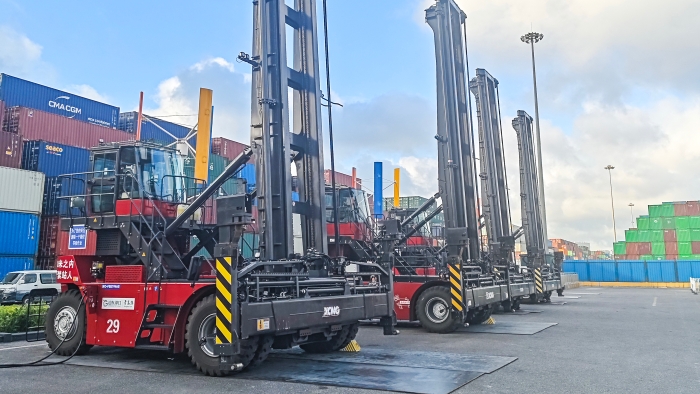 逐绿向新，东方大港涌动“三亿体育纯电力量”！