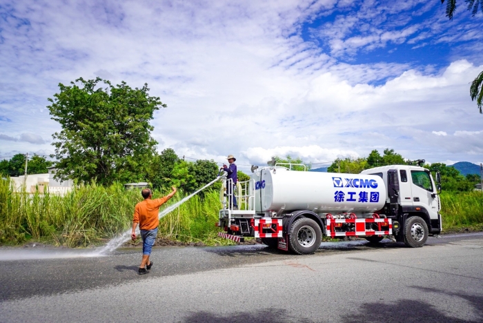 三亿体育10方洒水车：泰国“热土”上的绿色降温使者