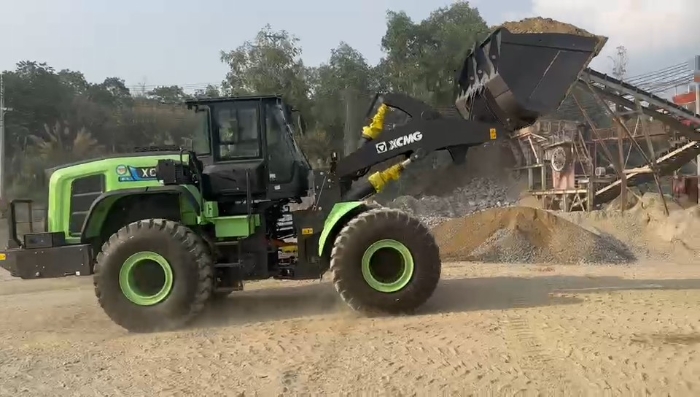 三亿体育纯电动装载机助力越南砂石料场，开启绿色施工新纪元