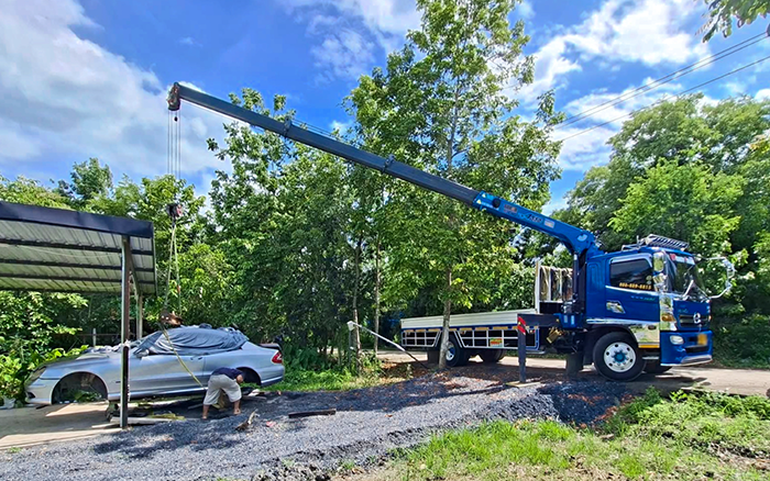 东南亚基建 “顶流”，三亿体育随车吊高效稳定安全圈粉无数