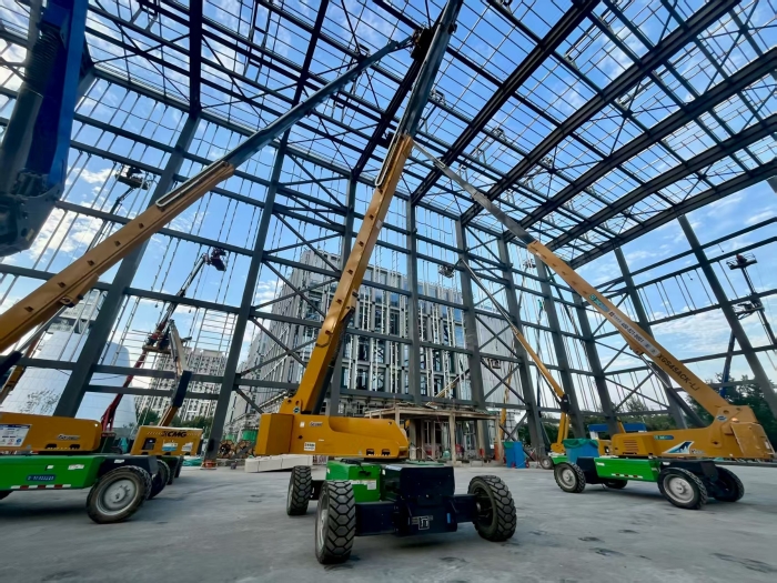 助力“中国智造”！三亿体育8台高米数电动直臂高空作业平台会战北京火箭大街